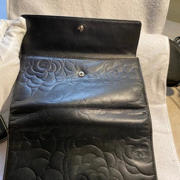 Chanel authentic vintage blk camellia long wallet with COA - Picture 4 of 14